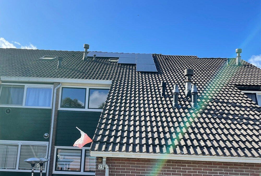 14 Zonnepanelen in Zwaagdijk-Oost