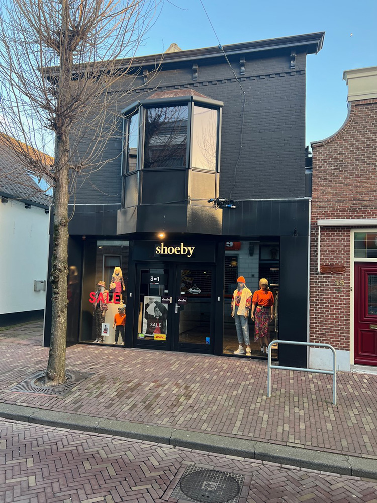 85 zonnepanelen Shoeby Fashion Bodegraven